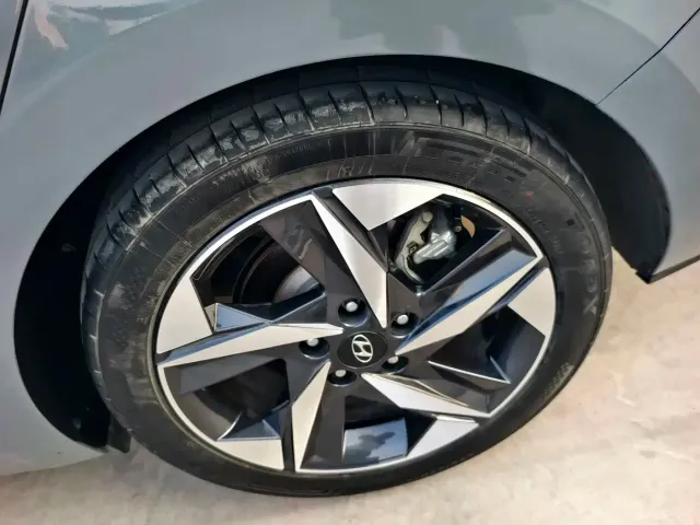 Hyundai Elantra 2022 1.5L CVT LUX Premium Edition — Фото автомобиля 11