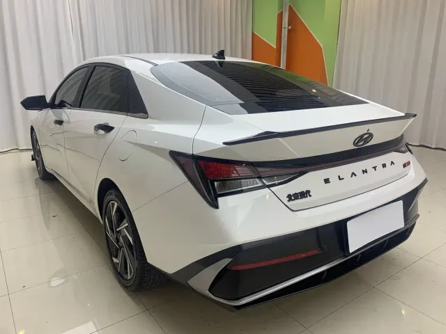 Hyundai Elantra — Фото автомобиля 6