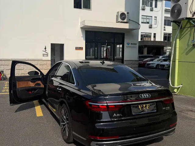 Audi A8 — Фото автомобиля 8