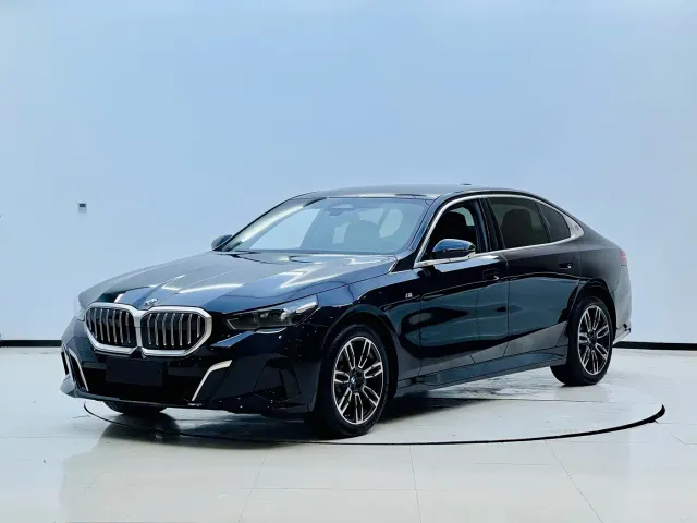 Фотография автомобиля — BMW 5 Series