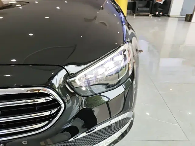 Mercedes-Benz E-Class — Фото автомобиля 23