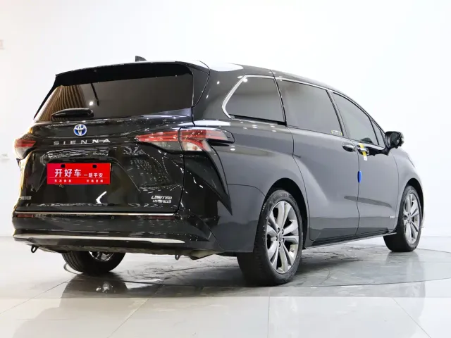 Toyota Sienna — Фото автомобиля 4