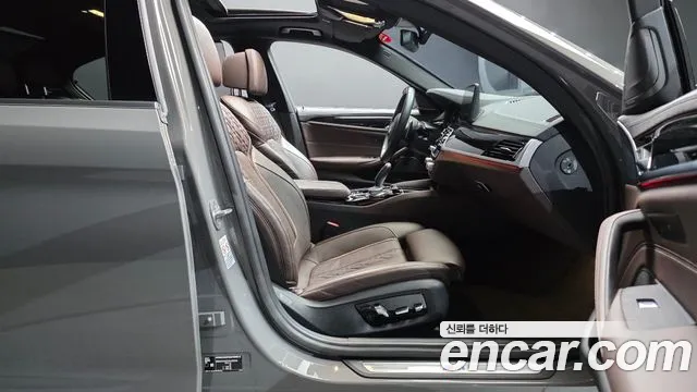 BMW 5 Series G30 — Фото автомобиля 16