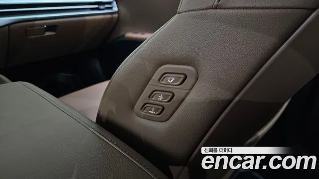 Hyundai Grandeur Grandeur (GN7) 2.5 Бензин 2WD — Фото автомобиля 16