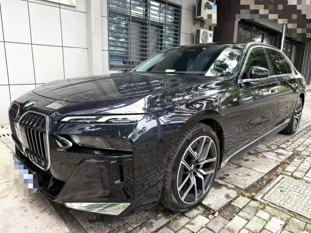 Фотография автомобиля — BMW 7 Series