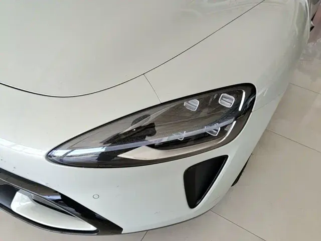 Xiaomi SU7 — Фото автомобиля 23