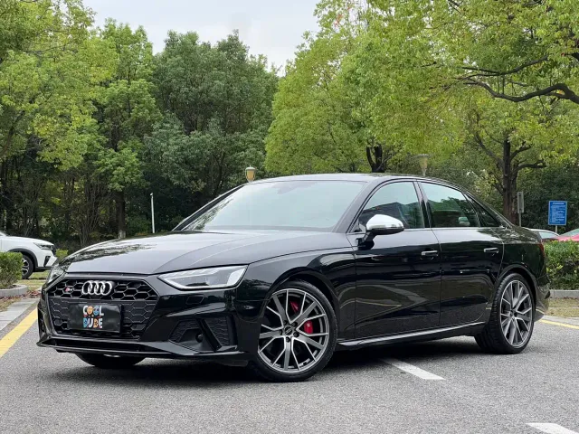 Фотография автомобиля — Audi S4