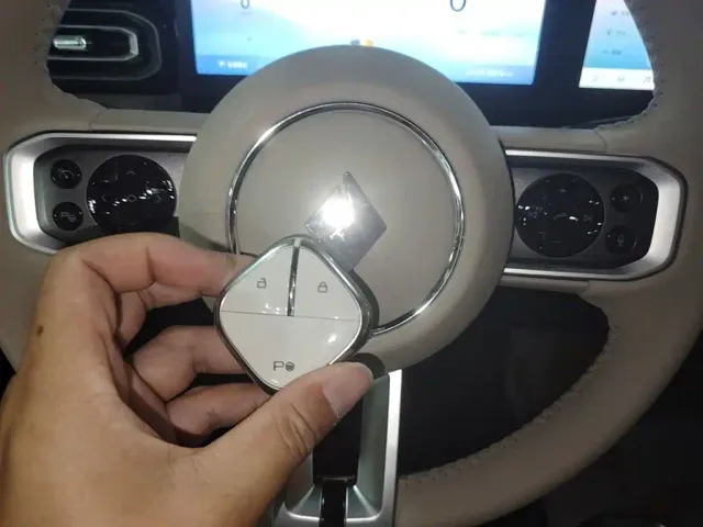 Baojun Yep — Фото автомобиля 8