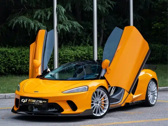Фотография автомобиля — McLaren GT