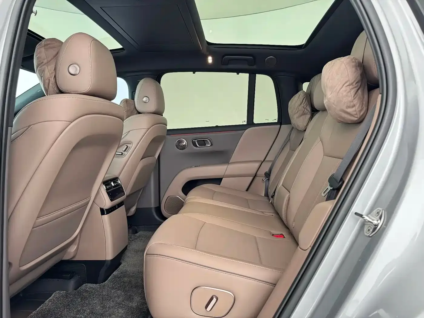 Li Auto Li Auto i6 2025 4WD Base Model — Фото автомобиля 8