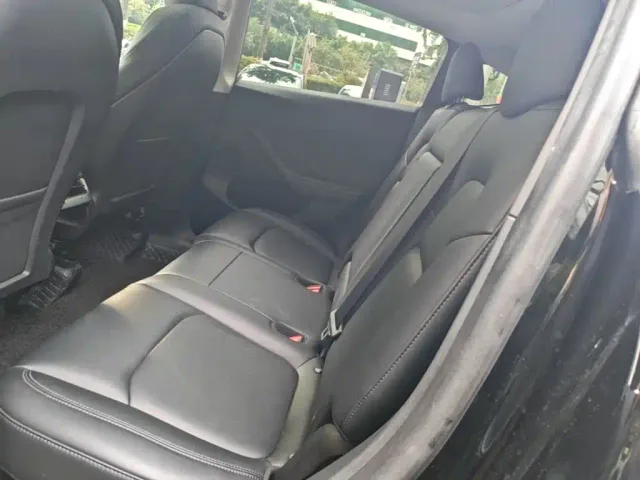 Tesla Model Y — Фото автомобиля 16