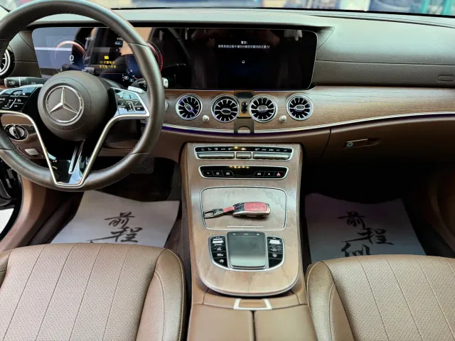 Mercedes-Benz E-Class — Фото автомобиля 9