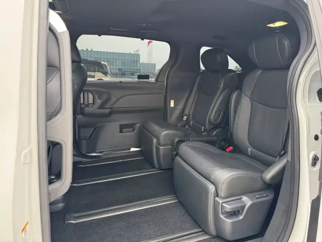 Toyota Sienna — Фото автомобиля 10