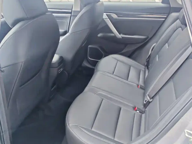Geely Binyue — Фото автомобиля 12