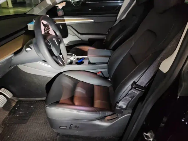 Tesla Model Y — Фото автомобиля 16