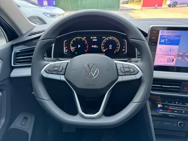 Volkswagen Tiguan L — Фото автомобиля 5
