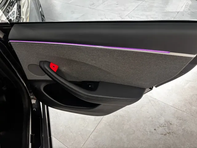 Tesla Model 3 — Фото автомобиля 11