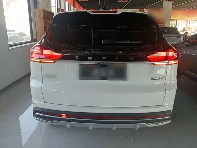 Geely Boyue — Фото автомобиля 5
