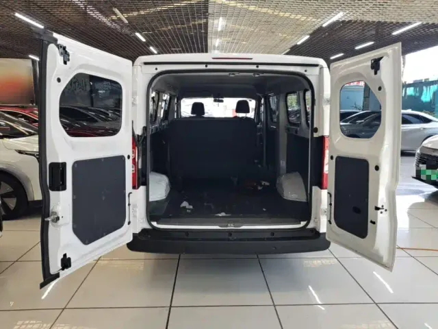 Wuling Yangguang — Фото автомобиля 14