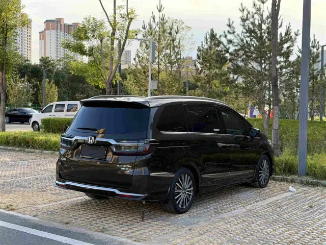 Honda Elysion — Фото автомобиля 4