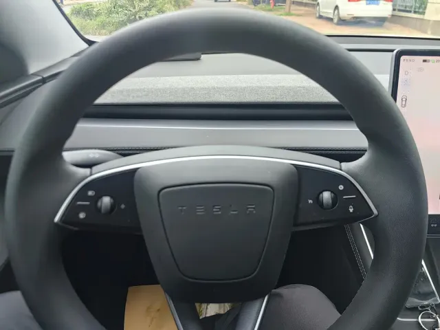 Tesla Model Y — Фото автомобиля 5