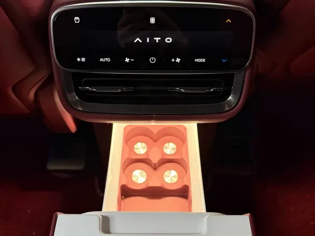 Aito M8 — Фото автомобиля 10