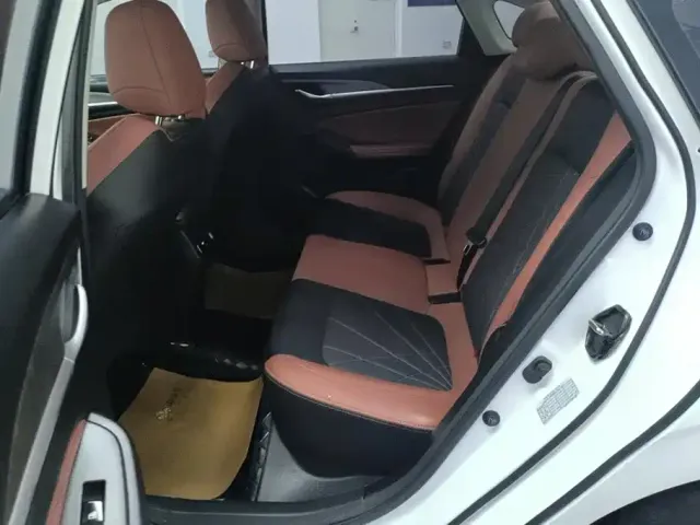 Changan Eado — Фото автомобиля 11