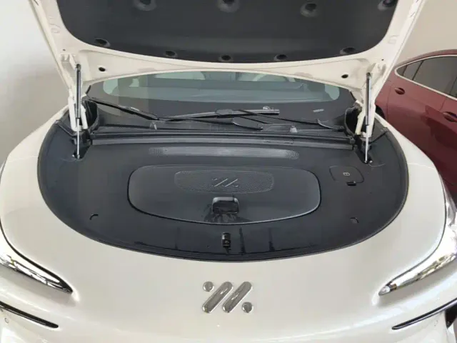 IM Motors LS6 — Фото автомобиля 19