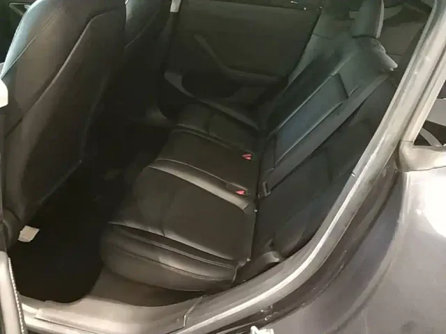 Tesla Model Y — Фото автомобиля 16