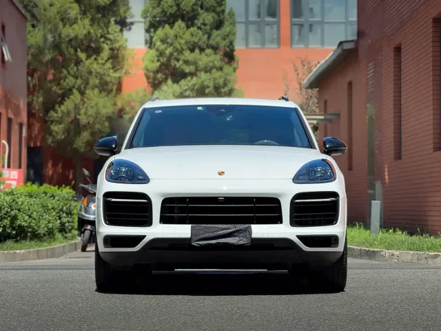 Porsche Cayenne — Фото автомобиля 2