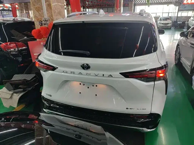 Toyota Granvia — Фото автомобиля 5