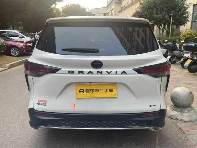 Toyota Granvia — Фото автомобиля 9