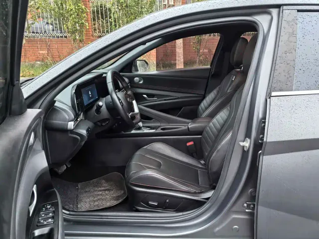 Hyundai Elantra — Фото автомобиля 11