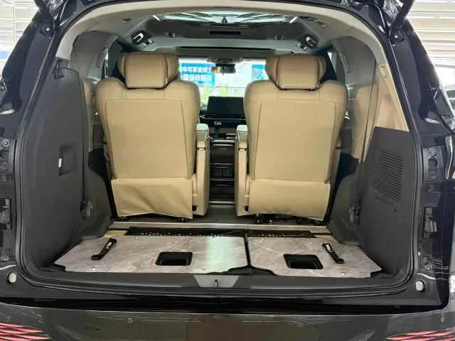 Toyota Sienna — Фото автомобиля 16
