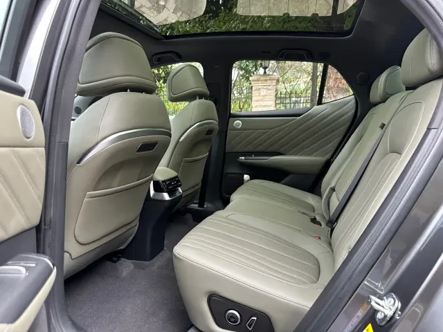 Changan Qiyuan E07 — Фото автомобиля 12