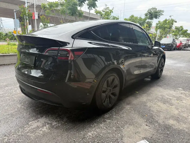 Tesla Model Y — Фото автомобиля 4