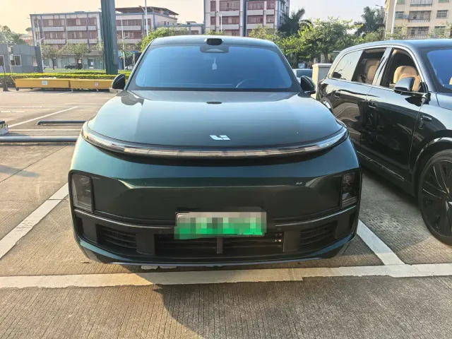 Li Auto L8 — Фото автомобиля 2