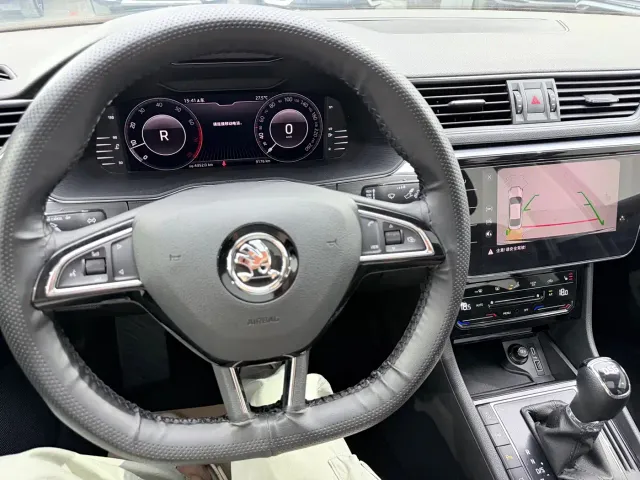 Skoda Superb — Фото автомобиля 13