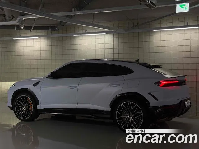 Lamborghini Urus — Фото автомобиля 3