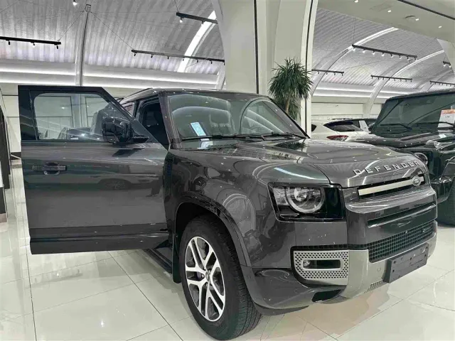 Land Rover Defender — Фото автомобиля 16