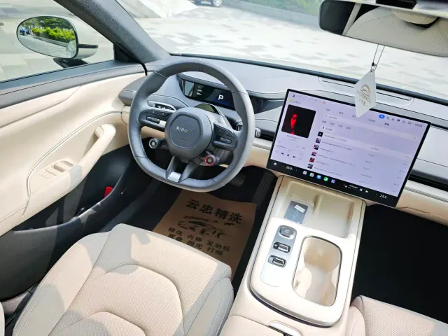 Xiaomi SU7 — Фото автомобиля 13