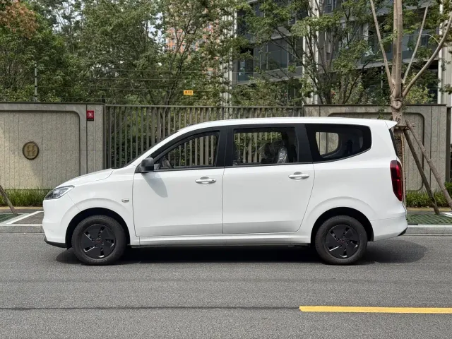 Wuling Hongguang — Фото автомобиля 3
