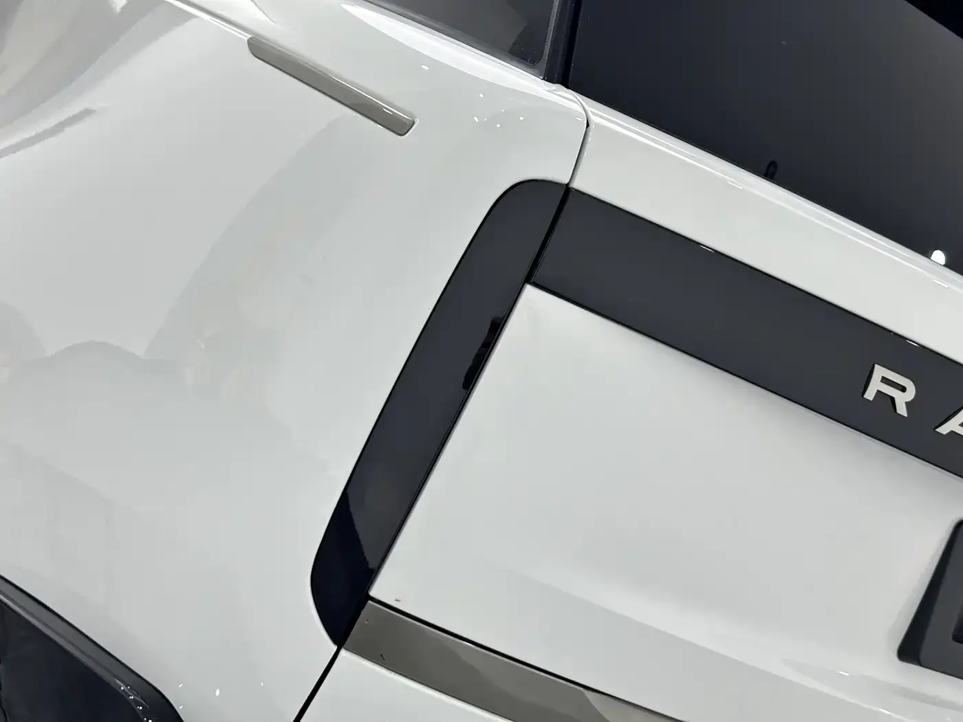 Land Rover Range Rover 2025 3.0 L6 400PS Flourishing Era Extended Wheelbase — Фото автомобиля 20