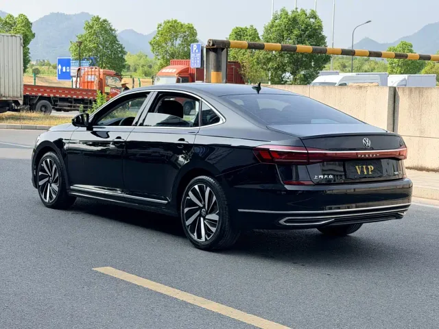Volkswagen Passat — Фото автомобиля 6