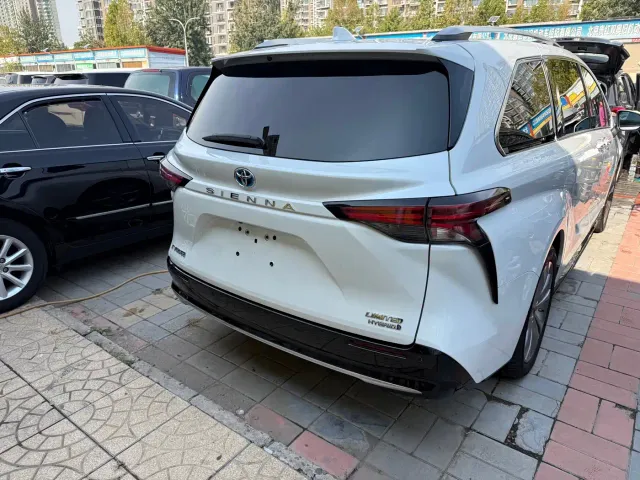 Toyota Sienna — Фото автомобиля 4