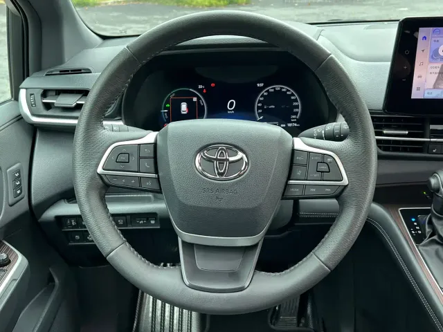 Toyota Granvia — Фото автомобиля 11
