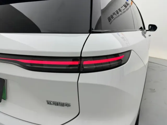 Nio ES8 — Фото автомобиля 28