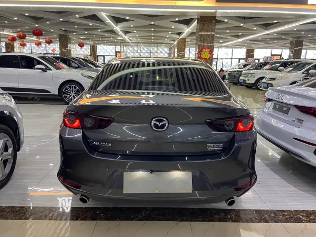 Mazda Axela — Фото автомобиля 5