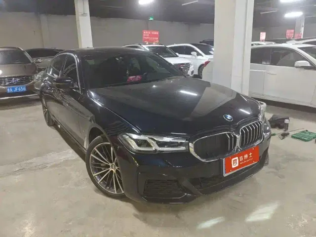 BMW 5 Series — Фото автомобиля 12