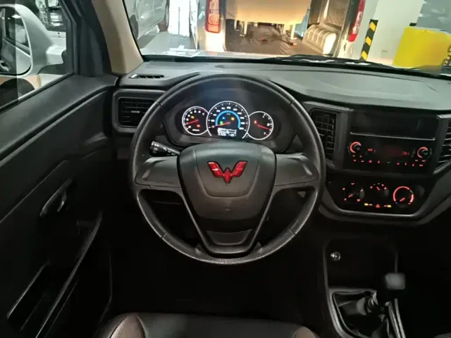 Wuling Hongguang V — Фото автомобиля 6